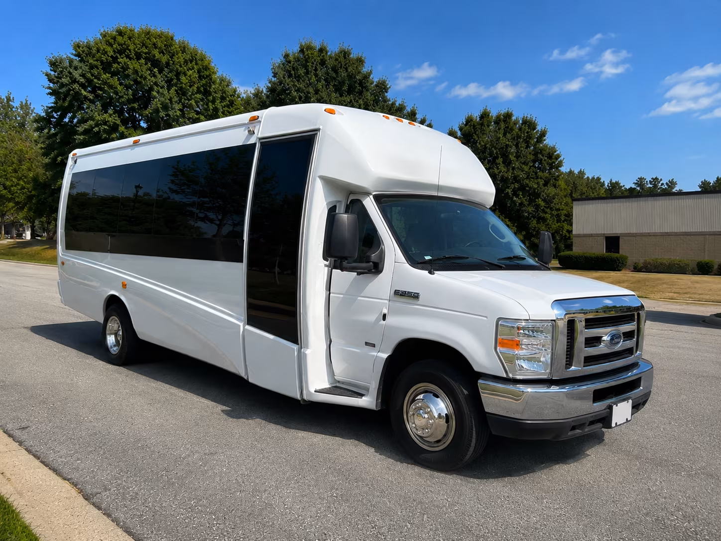 corporate airport transfer buses between lawrence and kci